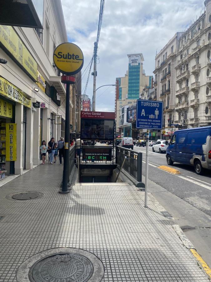 Avenida Corrientes Y Billinghurst A Metros De Abasto Shopping Buenos Aires Exterior photo